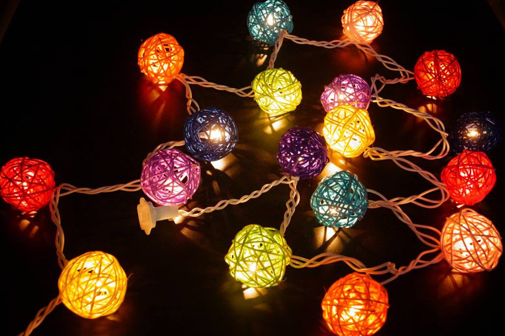 Set of Multi Coloured 5cm Rattan Cane 50 Ball Battery Powered LONG 5m String Lights Christmas Gift Home Wedding Party Bedroom Decoration Table Centrepiece